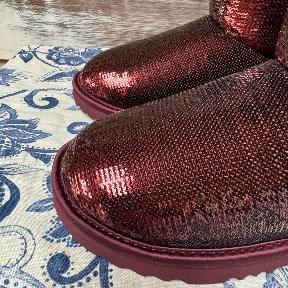 ❤️NEW❤️ UGG Kids Classic Mini Mirror Ball Boot - Picture 5 of 9
